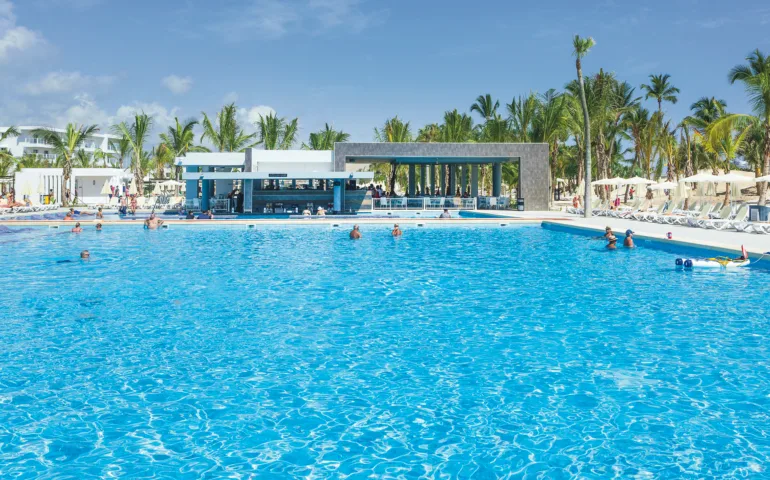 Бассейн в отеле Riu Republica 5*