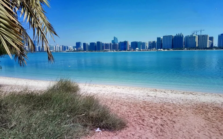 Пляж в отеле Signature Hotel Al Barsha 4*