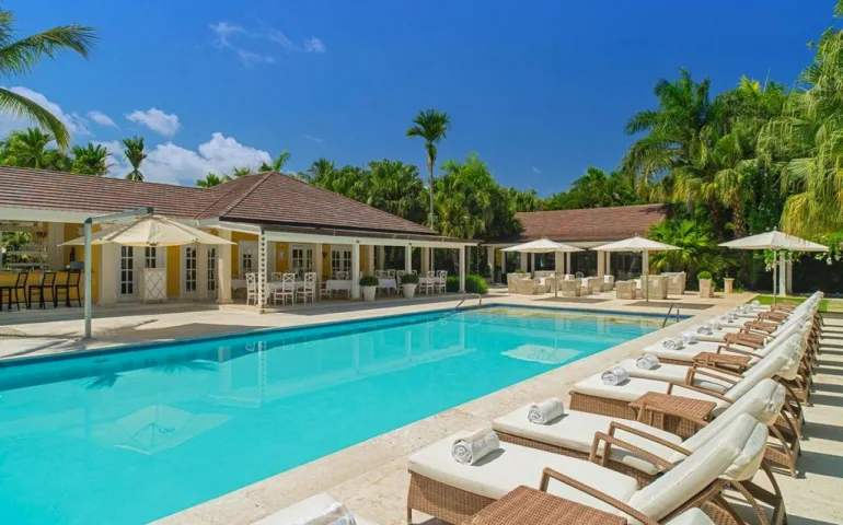 Бассейн в отеле Tortuga Bay Punta Cana Resort & Club 5*